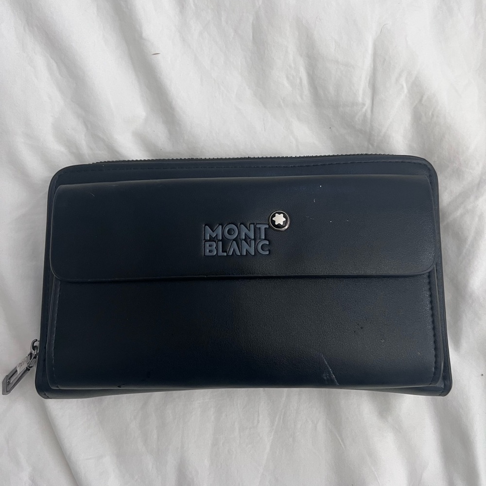 Mont Blanc hand carry murse